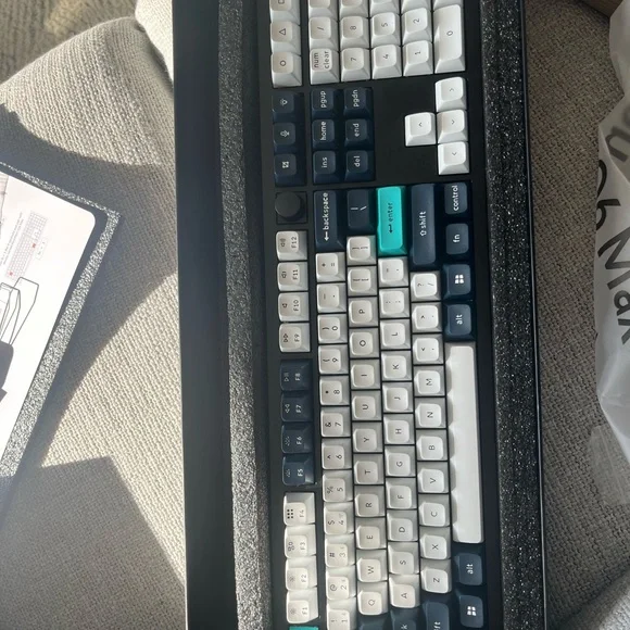 Keychron Q6 Max QMK/VIA Wireless Custom Mechanical Keyboard BRAND NEW - Picture 5 of 5